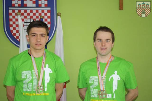 : Bartłomiej Świerdza i Jakub Jarosz wspólnie wystartowali w półmaratonie.